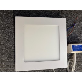 ENCASTRABLE 12W 2800 K  Carr&eacute; 16/16 mm EP 14mm 650-850 LM